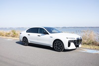 BMW i7 M70 xドライブ_RHD_4WD