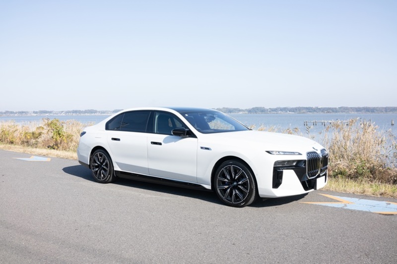 BMW i7 M70 xドライブ_RHD