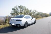 BMW i7 M70 xドライブ_RHD_4WD