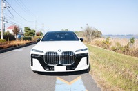 BMW i7 M70 xドライブ_RHD_4WD