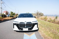 BMW i7 M70 xドライブ_RHD