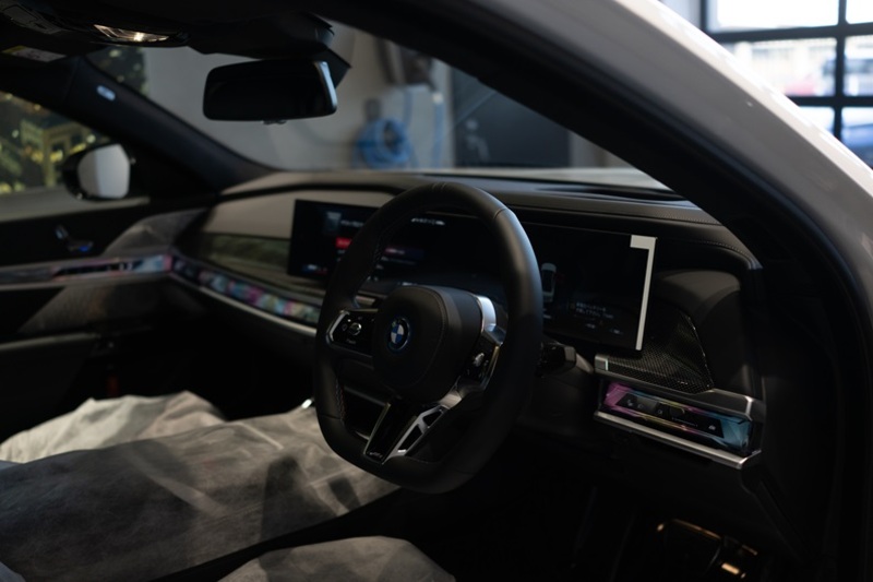 BMW i7 M70 xドライブ_RHD_4WD