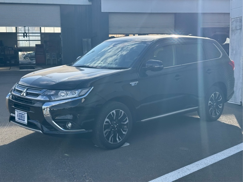 三菱 アウトランダーPHEV G セーフティパッケージ_4WD(2.0)