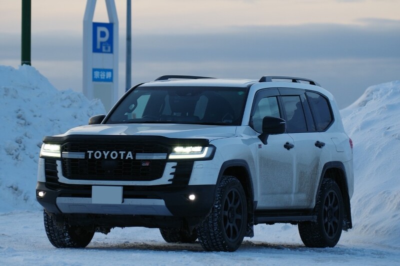 トヨタ ランドクルーザー300 GRスポーツ_5人乗り_4WD (AT_3.3_ディーゼル)