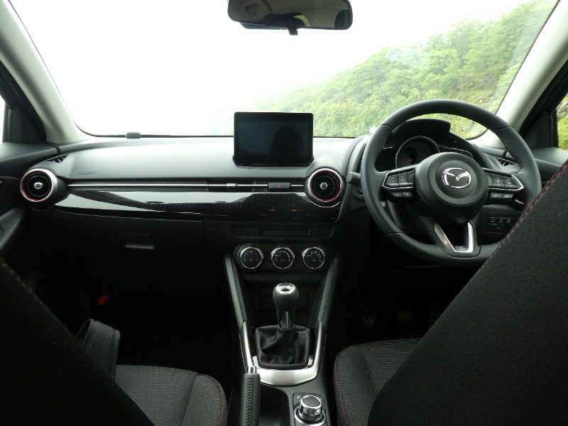マツダ MAZDA2