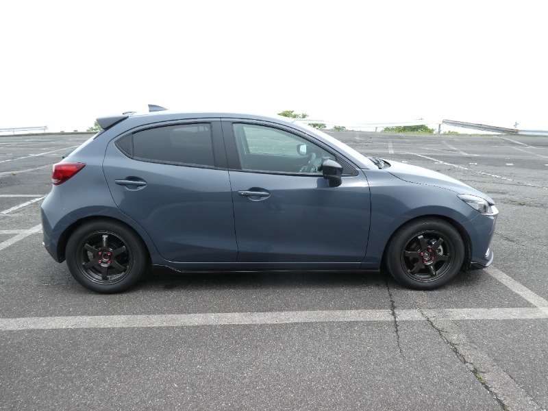 マツダ MAZDA2