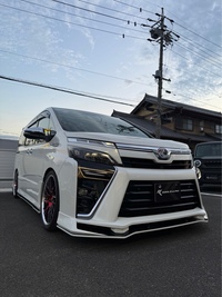 トヨタ ヴォクシー ZS“煌III”_7人乗り(CVT_2.0)