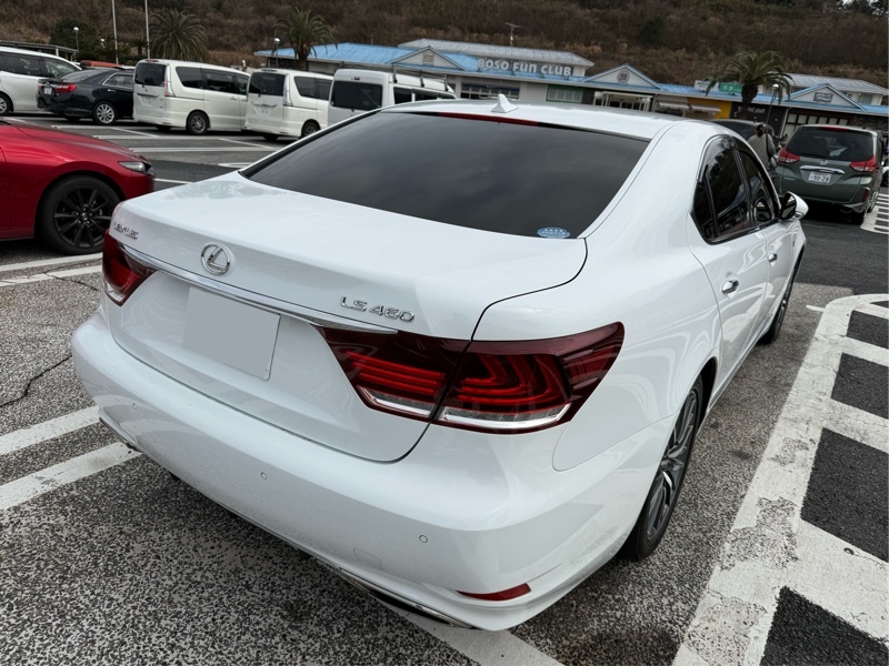 レクサス LS 460“Fスポーツ”_5人乗り(AT_4.6)