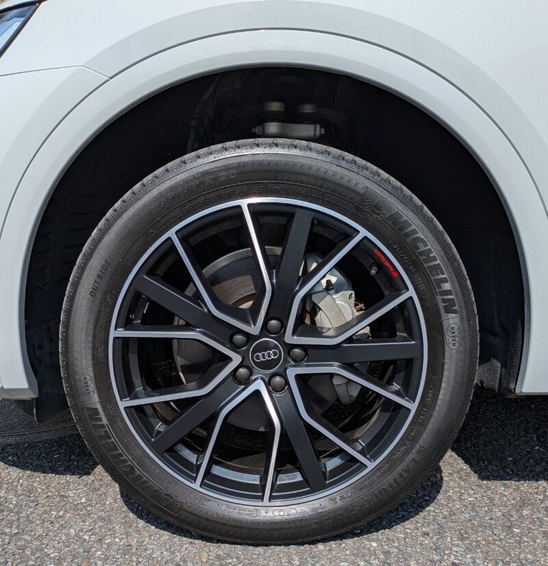 アウディ Q5 Q5 40 TDI クワトロ Sライン_RHD_4WD(Sトロニック_2.0)