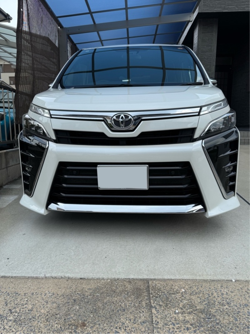 トヨタ ヴォクシー ZS“煌III”_7人乗り(CVT_2.0)