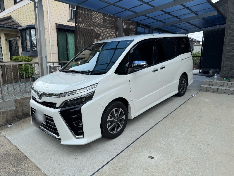 トヨタ ヴォクシー ZS“煌III”_7人乗り(CVT_2.0)