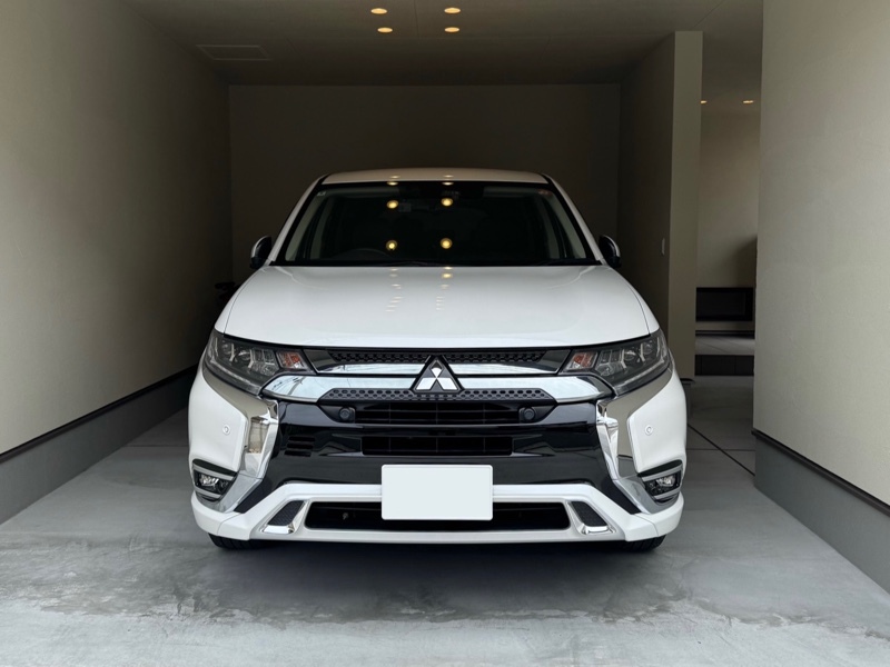 三菱 アウトランダーPHEV G プラスパッケージ_4WD(2.4)