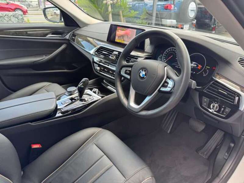 BMW 5シリーズ セダン 523d ラグジュアリー_RHD(AT_2.0)