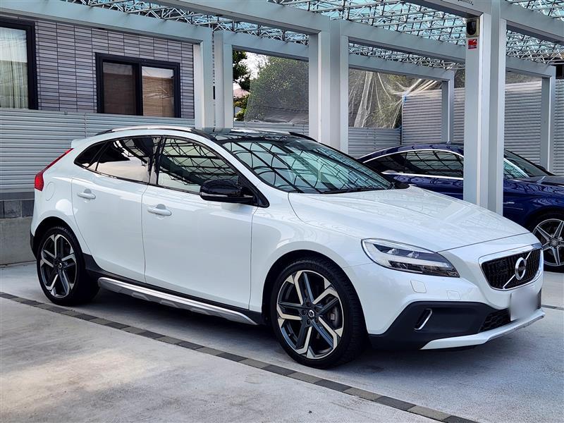 ボルボ V40クロスカントリー クロスカントリー D4 アクティブエディション_RHD(AT_2.0)