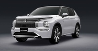 三菱 アウトランダーPHEV P エグゼクティブパッケージ_5人乗り_4WD(2.4)