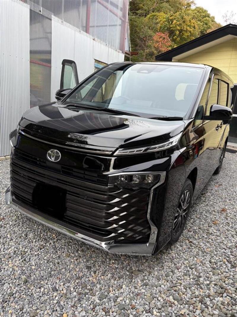 トヨタ ヴォクシー S-Z_7人乗り_4WD(CVT_2.0)