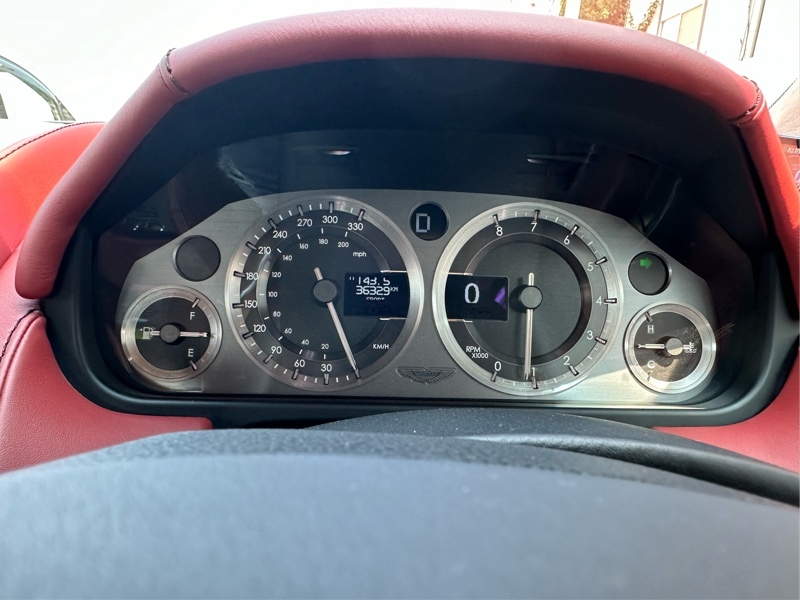 アストンマーティン V8ヴァンテージ ロードスター