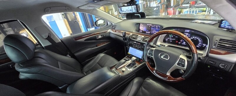 レクサス LS 460“バージョンL”_5人乗り(AT_4.6)