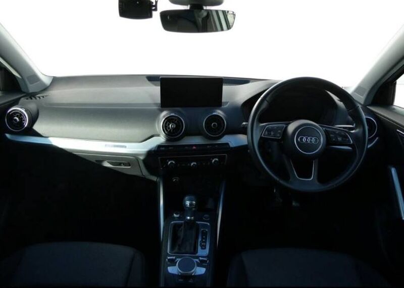 アウディ Q2 1.0 TFSI スポーツ_RHD(AT_1.0)