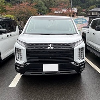 三菱 デリカD:5 シャモニー(電動サイドステップ非装着車)_8人乗り_4WD(AT_2.3)