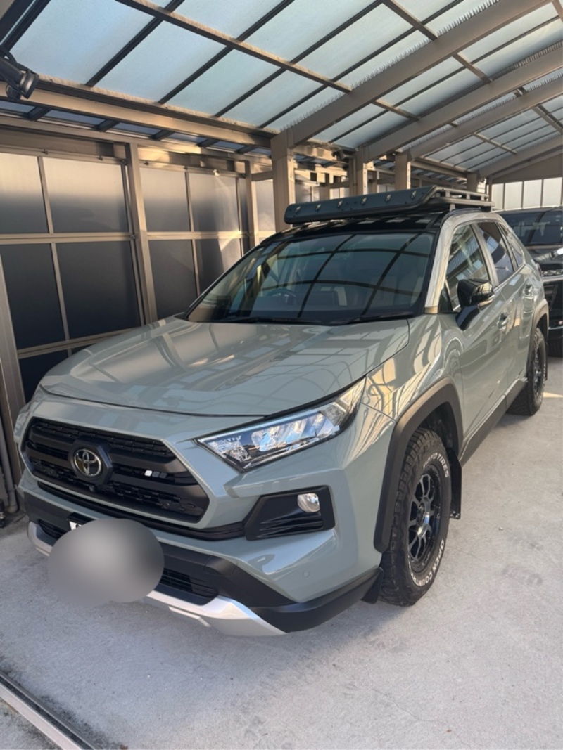 トヨタ RAV4 アドベンチャー_4WD(CVT_2.0)