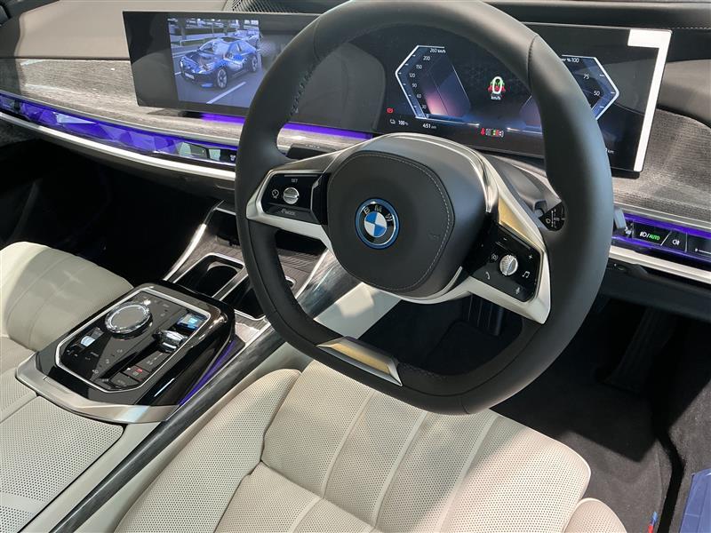 BMW i7 xドライブ60 エクセレンス_RHD_4WD