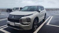三菱 アウトランダーPHEV P エグゼクティブパッケージ_7人乗り_4WD(2.4)