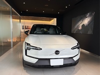 ボルボ EX30 ウルトラ シングルモーター エクステンデッドレンジ_RHD