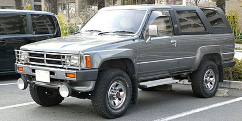 トヨタ ハイラックスサーフ SR_4WD(3ドア_MT_2.4ディーゼル)