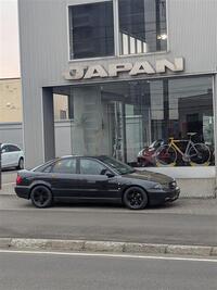 アウディ A4 （セダン） 1.8T クワトロ_LHD_4WD(MT_1.8)
