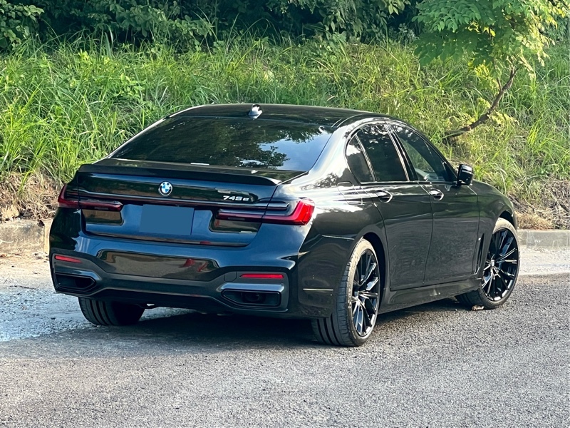 BMW 7シリーズ プラグインハイブリッド 745e Mスポーツ_RHD(AT_3.0)