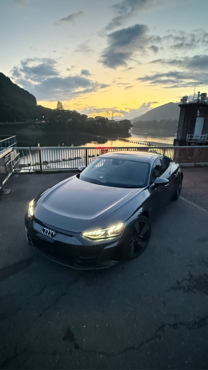 アウディ e-tron GT e-トロン GT クワトロ_RHD_4WD(AT)