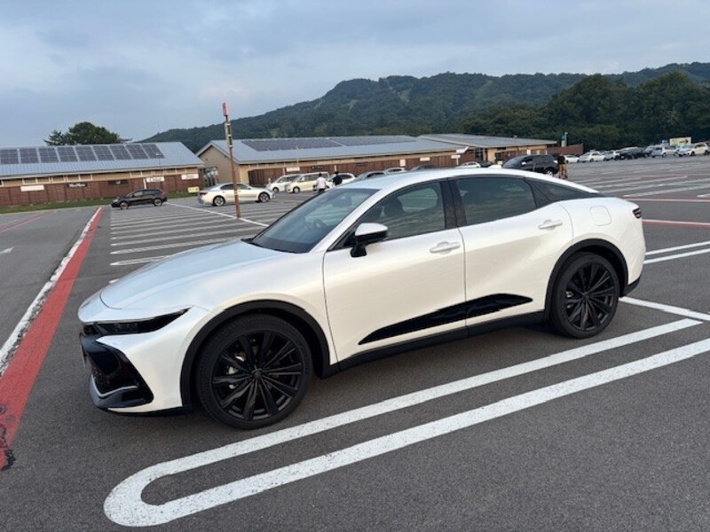 トヨタ クラウン（クロスオーバー） Z“ザ・セブンティース”_E-Four(CVT_2.5)