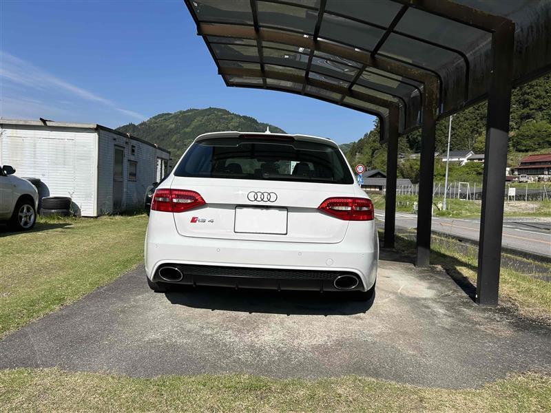 アウディ RS4アバント （ワゴン） RS4 アバント_RHD_4WD(AT_4.2)