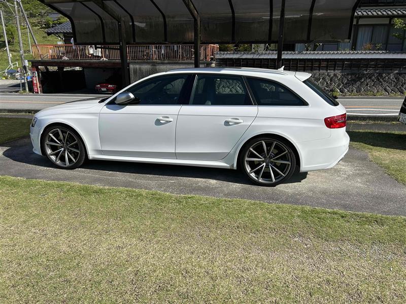 アウディ RS4アバント （ワゴン） RS4 アバント_RHD_4WD(AT_4.2)