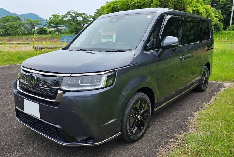 ホンダ ステップワゴンスパーダ スパーダ_8人乗り_4WD(CVT_1.5)