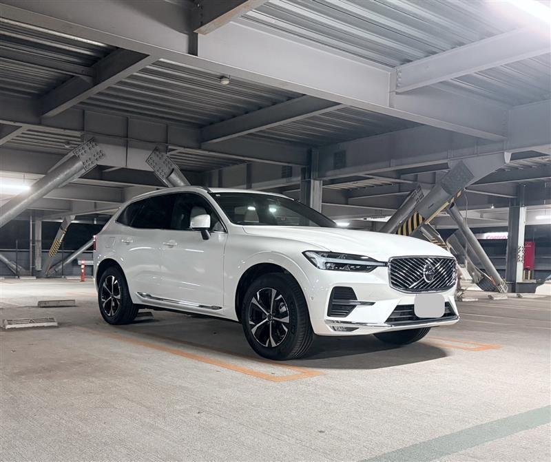 ボルボ XC60 プラス B5_RHD(AT_2.0)
