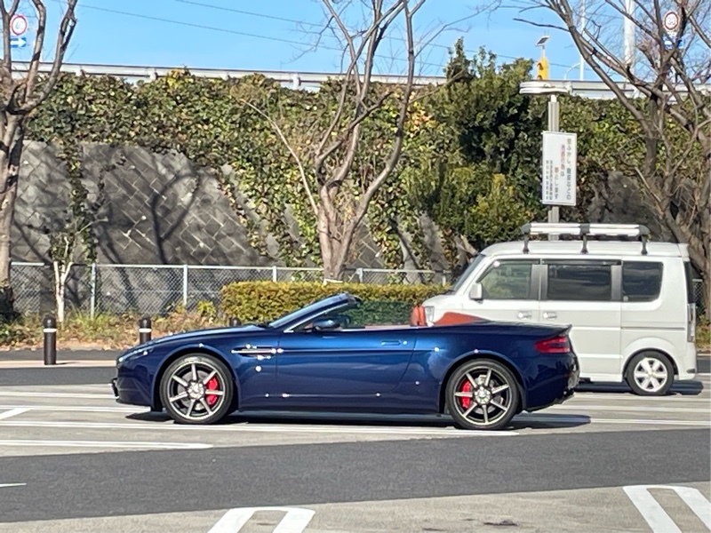 アストンマーティン V8ヴァンテージ ロードスター