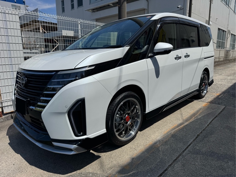 日産 セレナ e-4ORCE ハイウェイスター V_4WD(1.4)