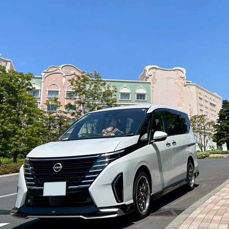 日産 セレナ e-4ORCE ハイウェイスター V_4WD(1.4)