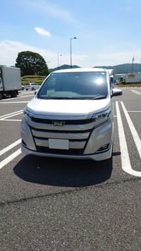 トヨタ ノア X_8人乗り(CVT_2.0)