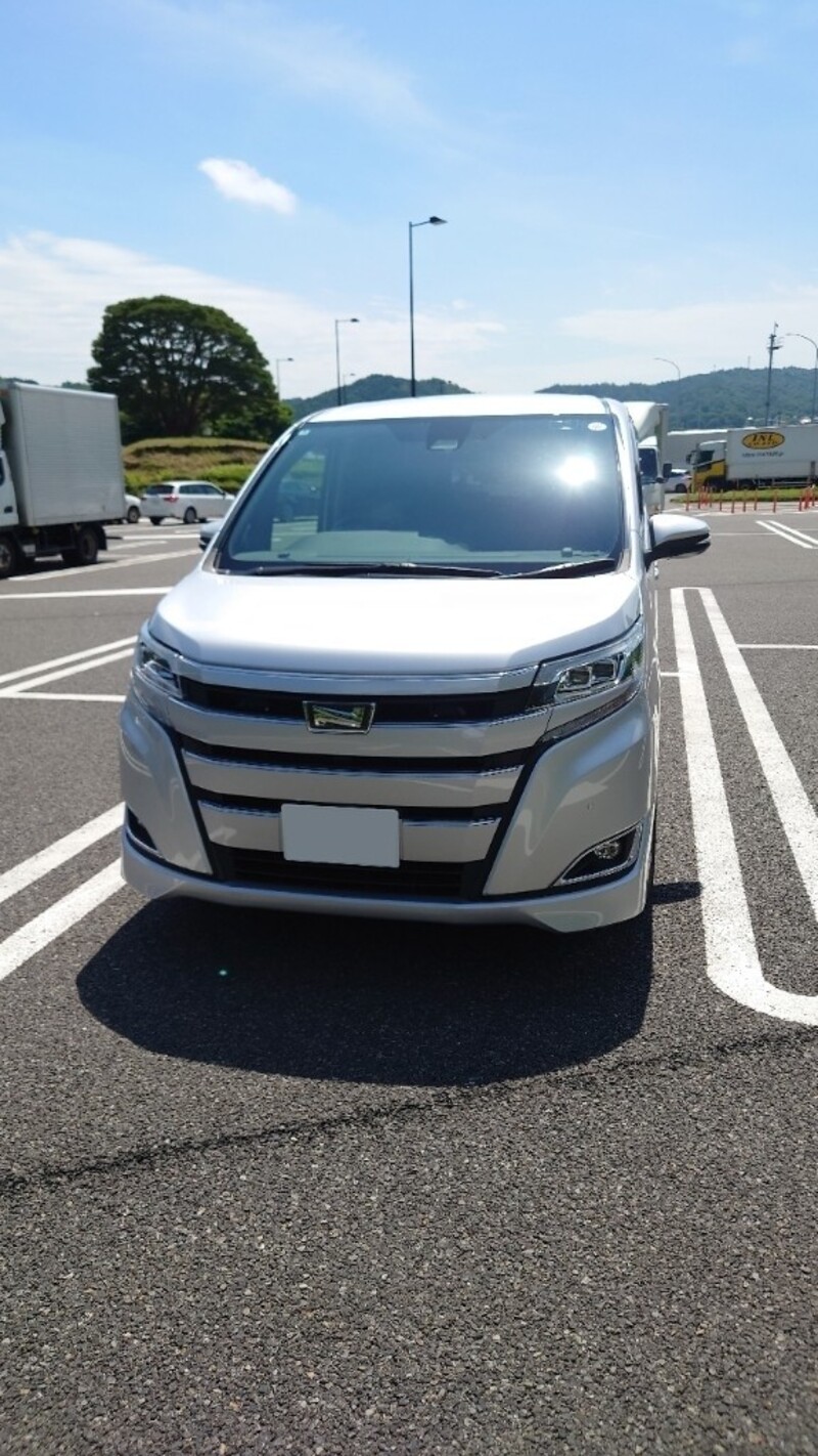 トヨタ ノア X_8人乗り(CVT_2.0)