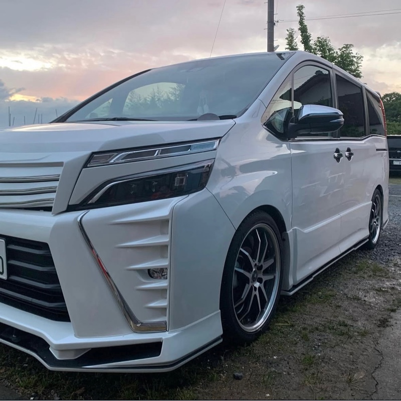 トヨタ ヴォクシー ZS“煌”_7人乗り(CVT_2.0)