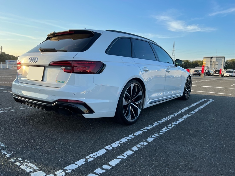 アウディ RS4アバント （ワゴン） RS4 アバント_RHD_4WD(AT_2.9)