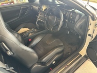 日産 NISSAN GT-R ピュアエディション_4WD(DCT_3.8)