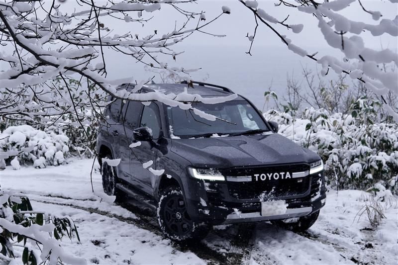 トヨタ ランドクルーザー300 GRスポーツ_5人乗り_4WD (AT_3.3_ディーゼル)