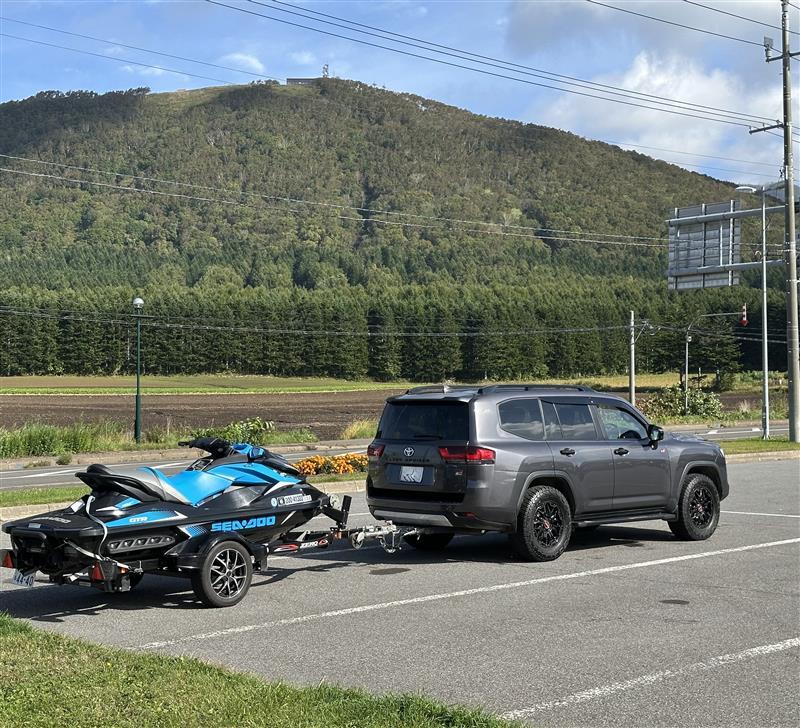 トヨタ ランドクルーザー300 GRスポーツ_5人乗り_4WD (AT_3.3_ディーゼル)