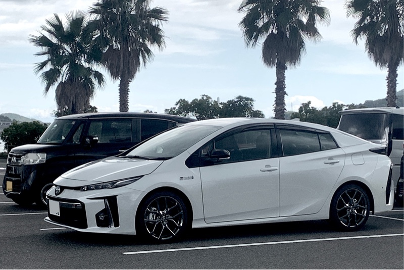 トヨタ プリウスPHV S“GRスポーツ”(CVT_1.8)