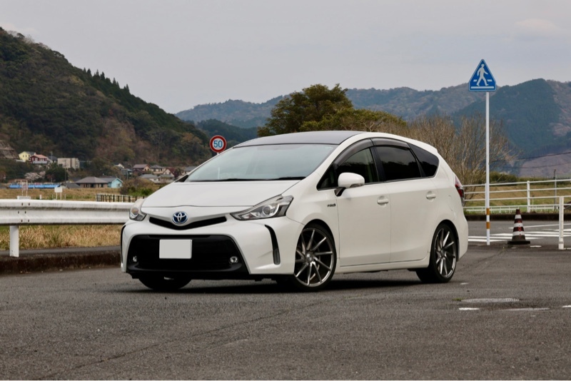 トヨタ プリウスα S“ツーリングセレクション・G’s”_7人乗り(CVT_1.8)