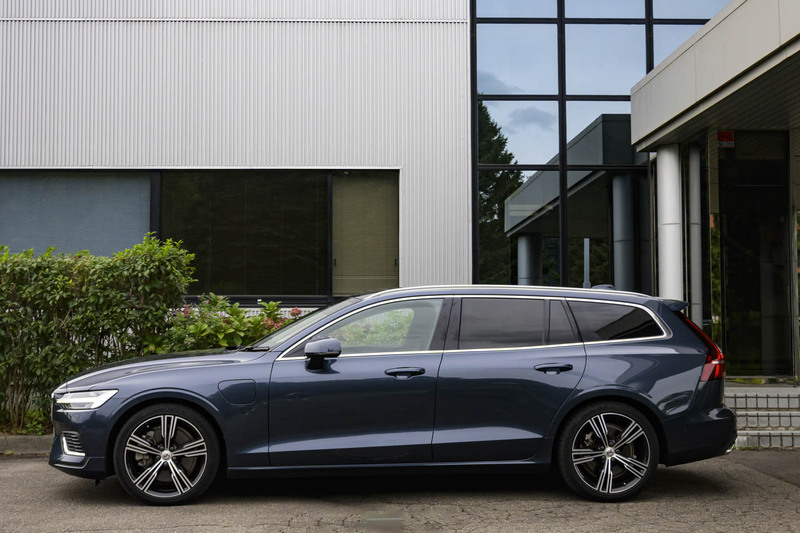 ボルボ V60 プラグインハイブリッド T6 ツインエンジン AWD インスクリプション_RHD_AWD(AT_2.0)